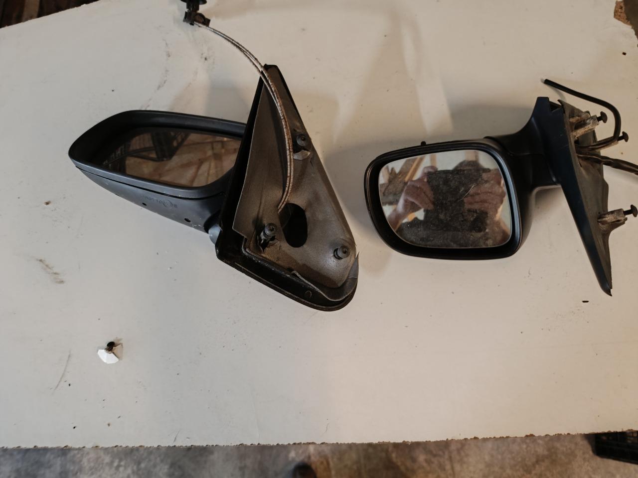 2 rétroviseurs LesAnciennes.com