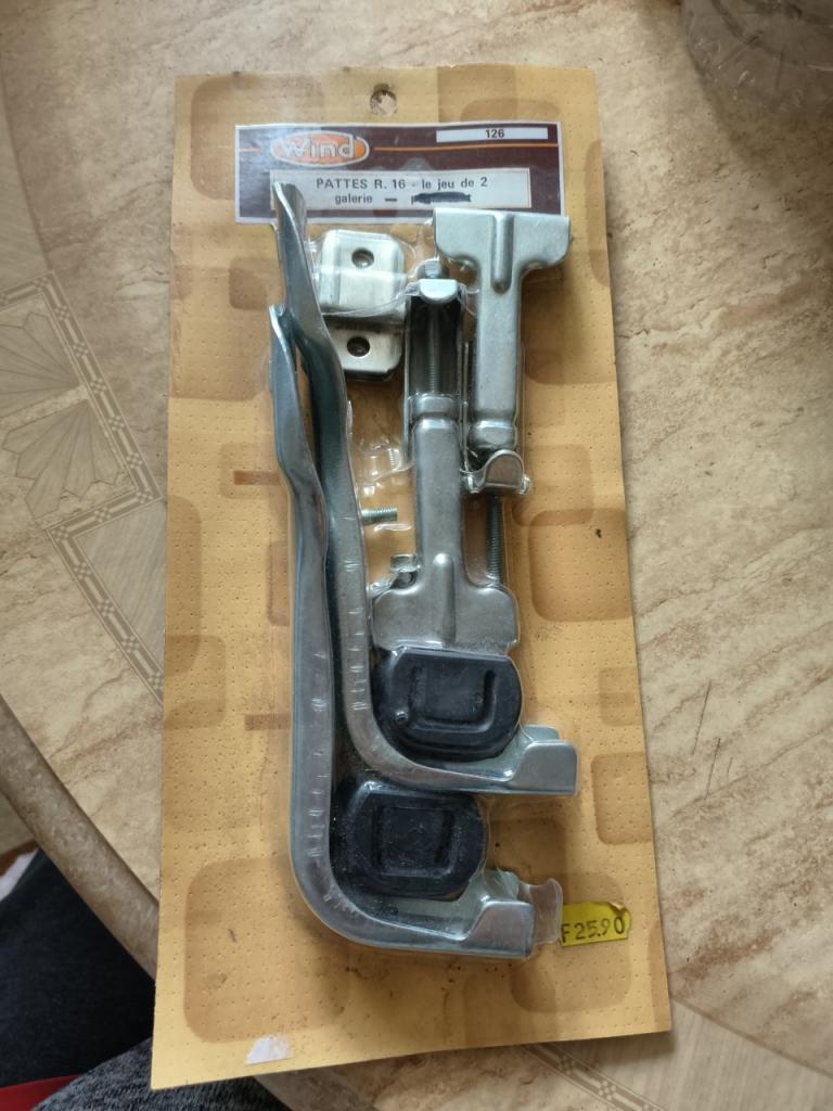 Pattes de galerie Renault 16 LesAnciennes.com