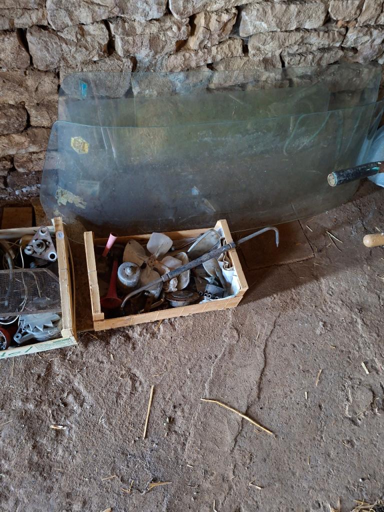 Vends pièces PEUGEOT 404 et simca LesAnciennes.com