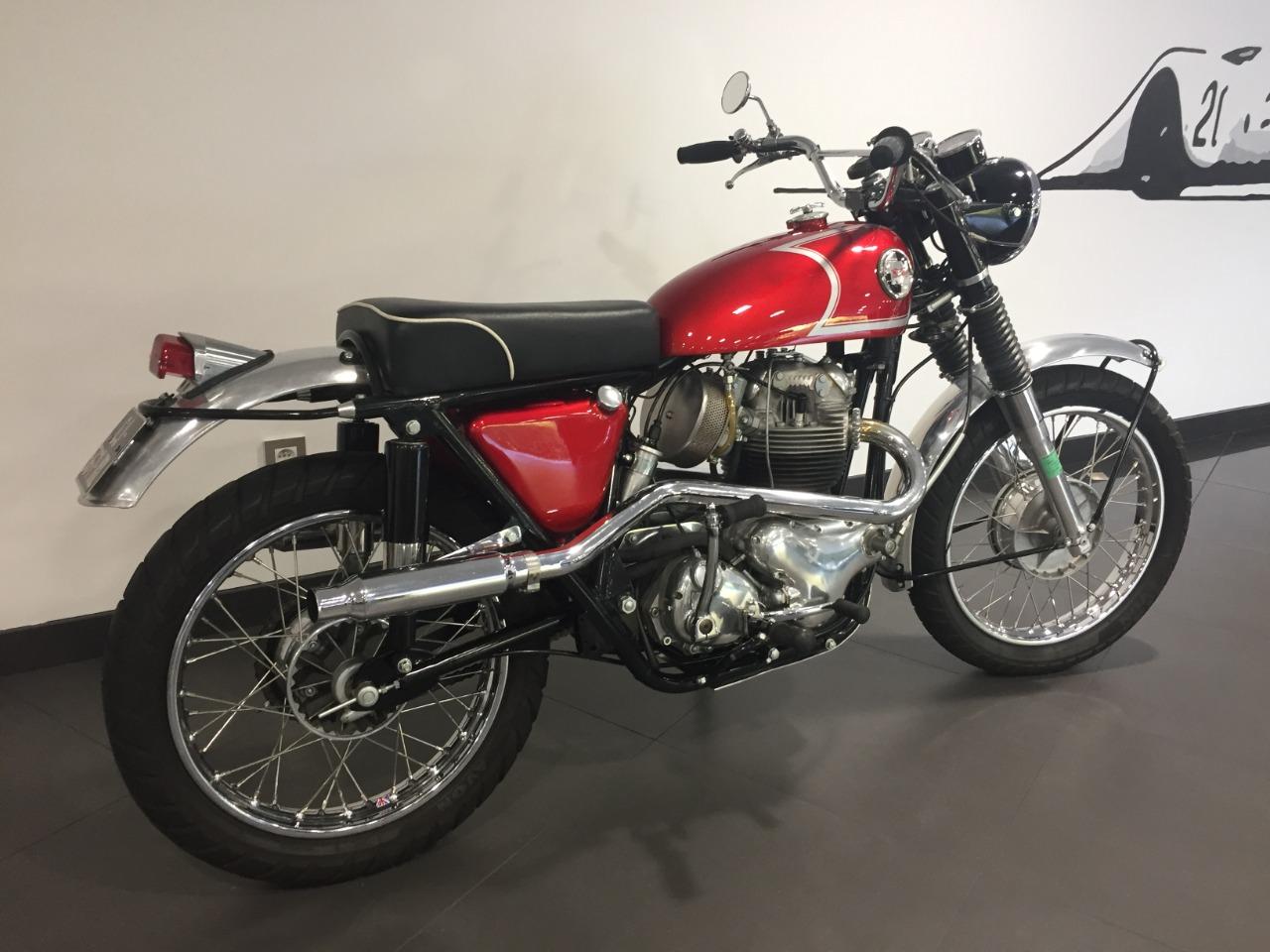 NORTON P11 - 1967 LesAnciennes.com