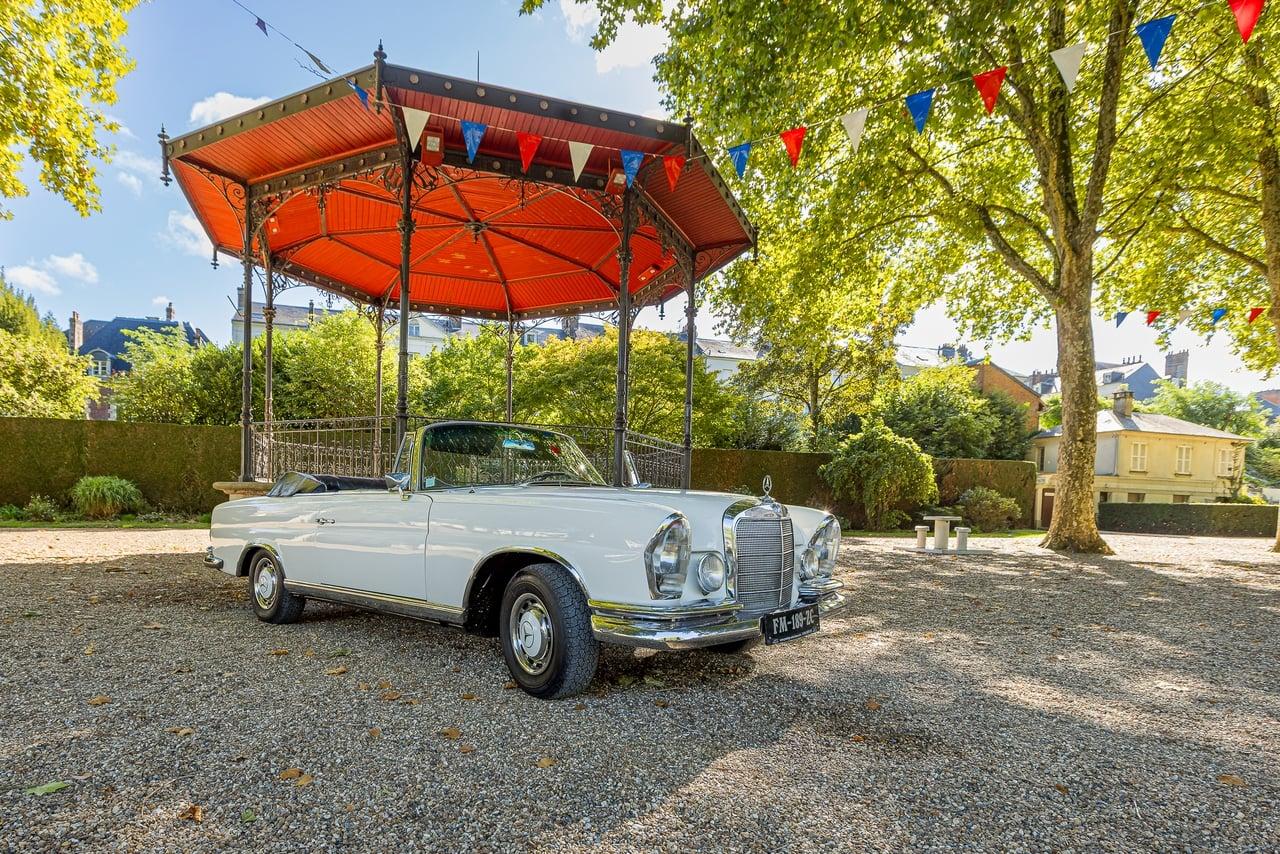 1963 Mercedes-Benz 220 SEb Cabriolet à boîte manuelle LesAnciennes.com