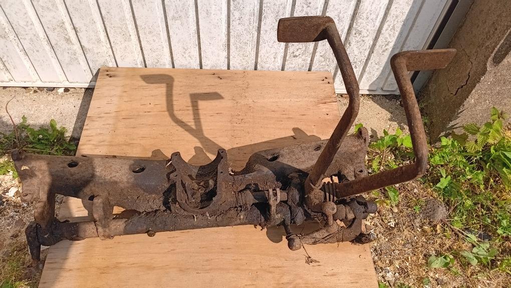 Pièces RENAULT apparemment MT ou NN LesAnciennes.com