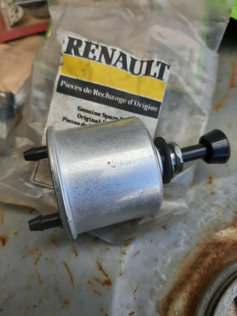Pompe RENAULT 4 (R4) LesAnciennes.com