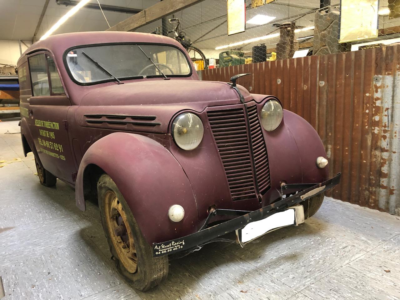 RENAULT Juvaquatre Fourgonnette AHG2 - 1949 LesAnciennes.com