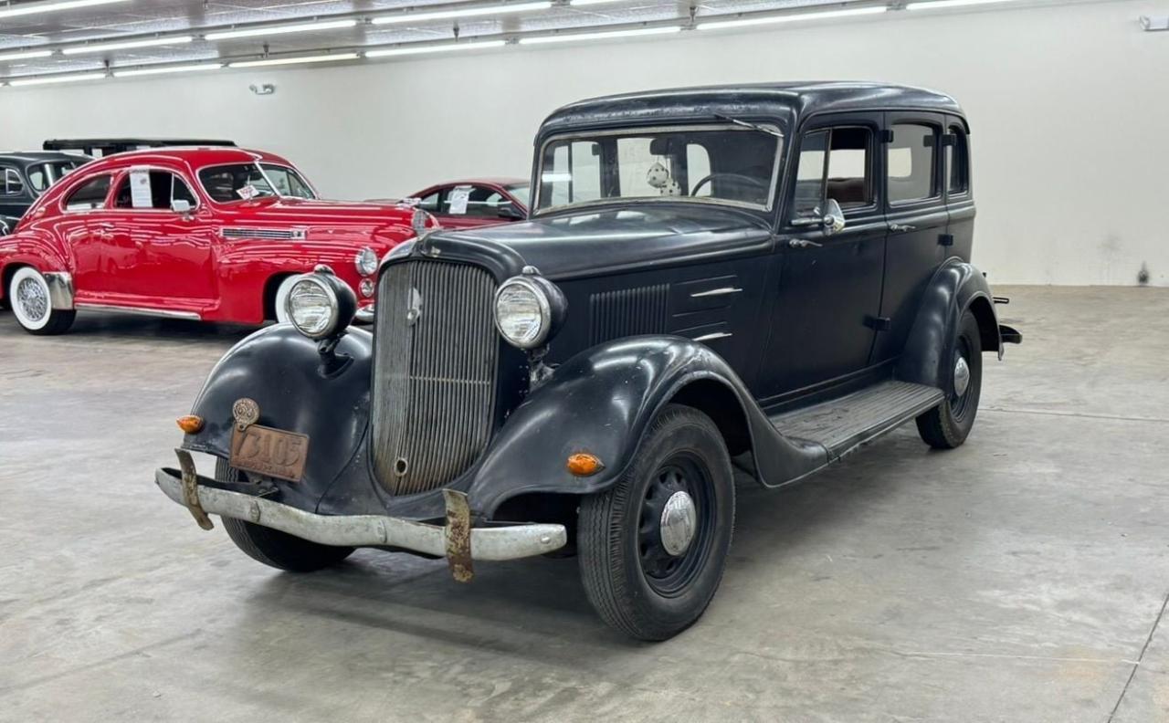 1934 Plymouth PE Deluxe 4-Door Sedan LesAnciennes.com