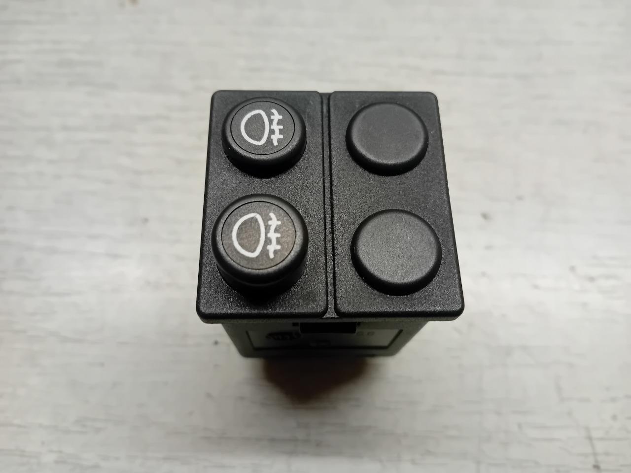 0866 INTERRUPTEUR FEUX ANTIBROUILLARD ALFA 33 LesAnciennes.com