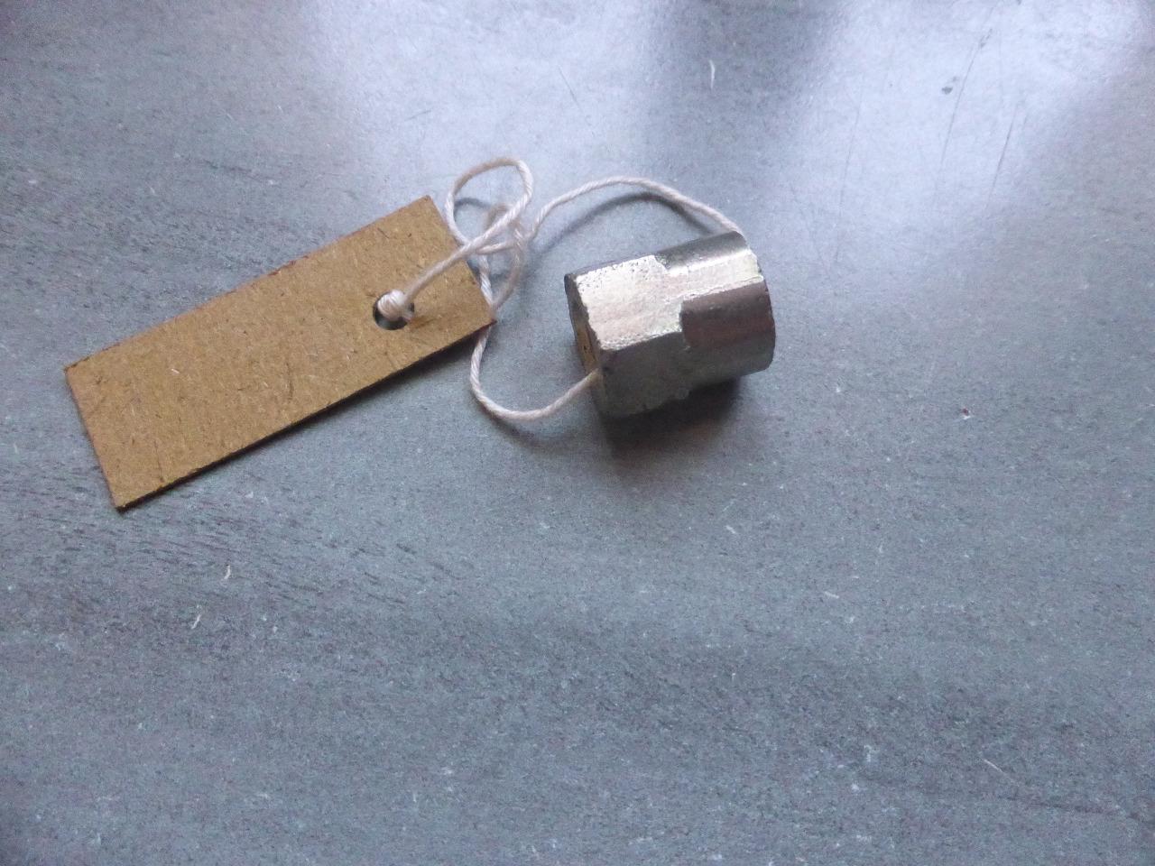 Ecrou supérieur de la bride du tube vertical (309. LesAnciennes.com