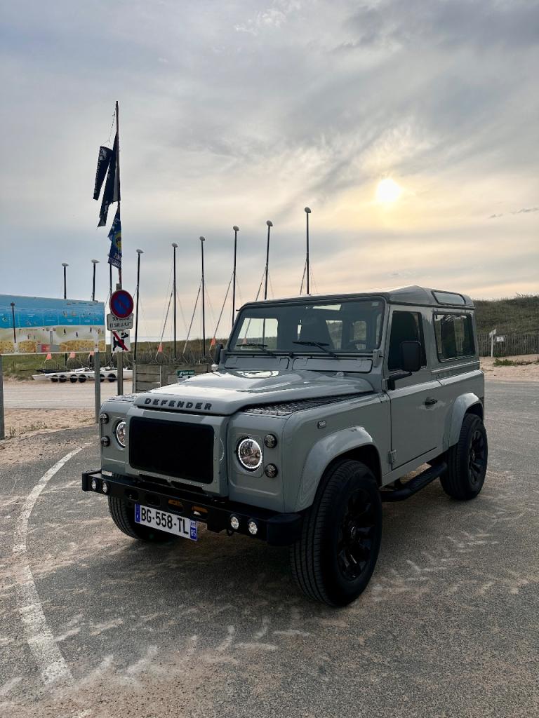 LAND ROVER Defender - 1993 LesAnciennes.com