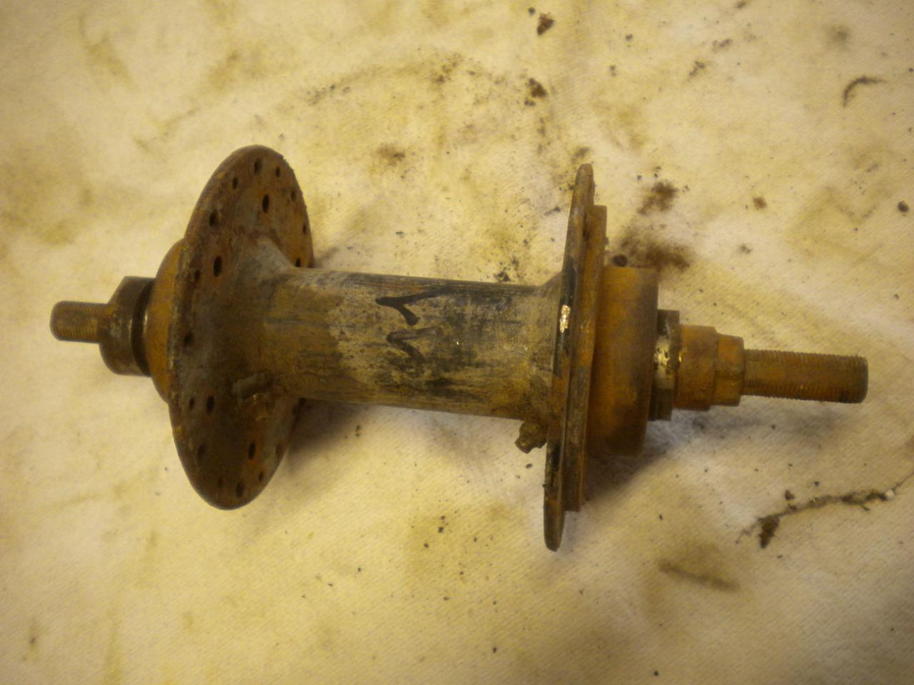 Pièces MOTO ANCIENNE moyeu de roue LesAnciennes.com