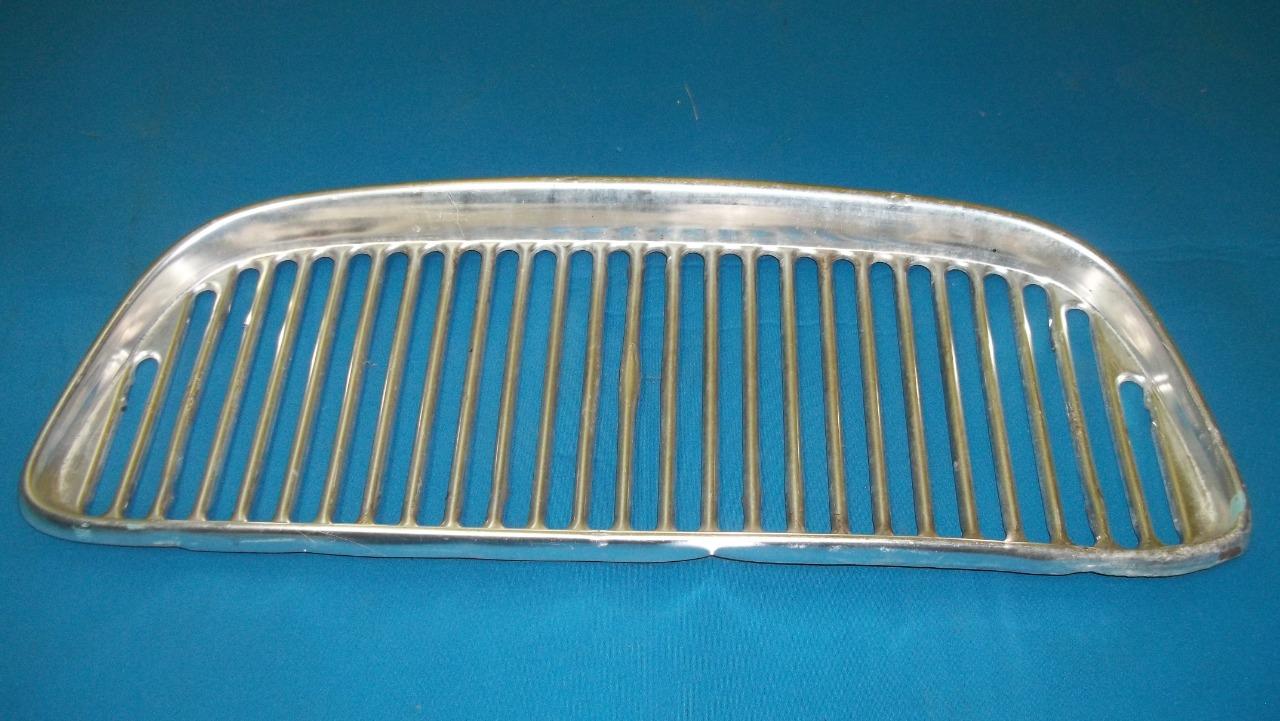 Calandre RENAULT 4L (R4L) LesAnciennes.com