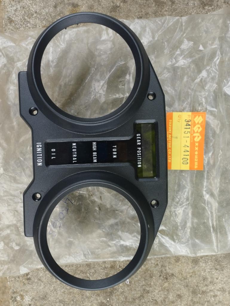 Entourage de compteur SUZUKI GSX 400 LesAnciennes.com