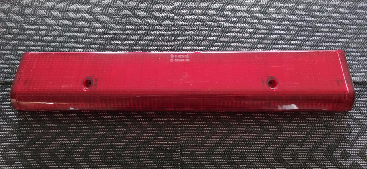 Feu arrière central RENAULT 15 (R15) R17 série 2 LesAnciennes.com