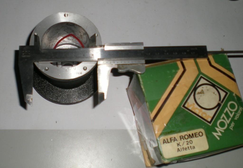 ALFA ROMEO Alfetta moyeu volant sportif LesAnciennes.com