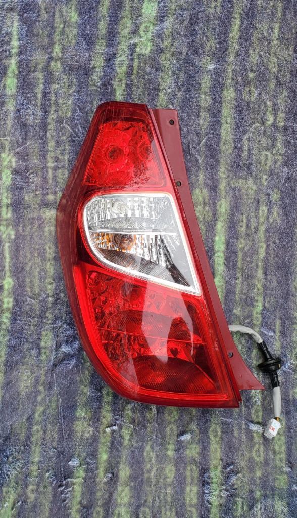 Feu arrière gauche conducteur HYUNDAI i10 de 2011 LesAnciennes.com