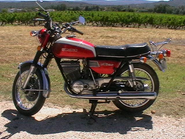 SUZUKI GT 250 - 1975 LesAnciennes.com