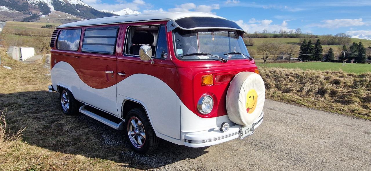 VOLKSWAGEN Combi Bay Window T2 b - 1975 LesAnciennes.com