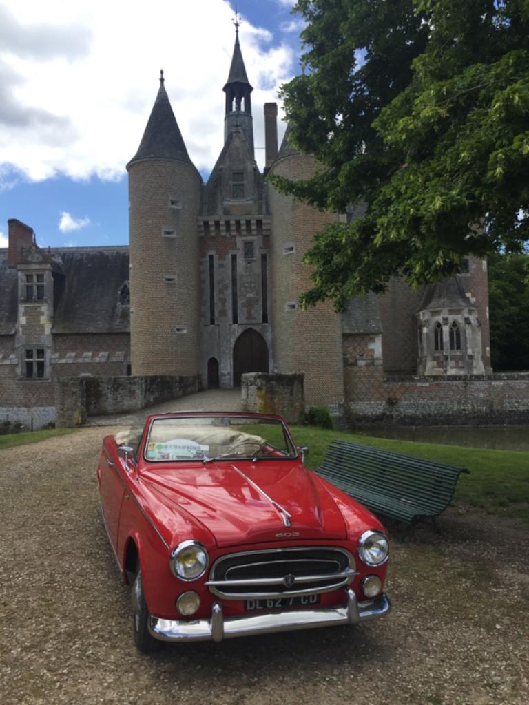 PEUGEOT 403 Cabriolet - 1960 LesAnciennes.com