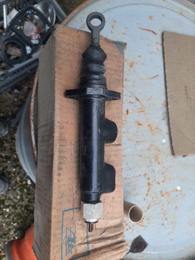 Maitre cylindre SIMCA 1300 LesAnciennes.com