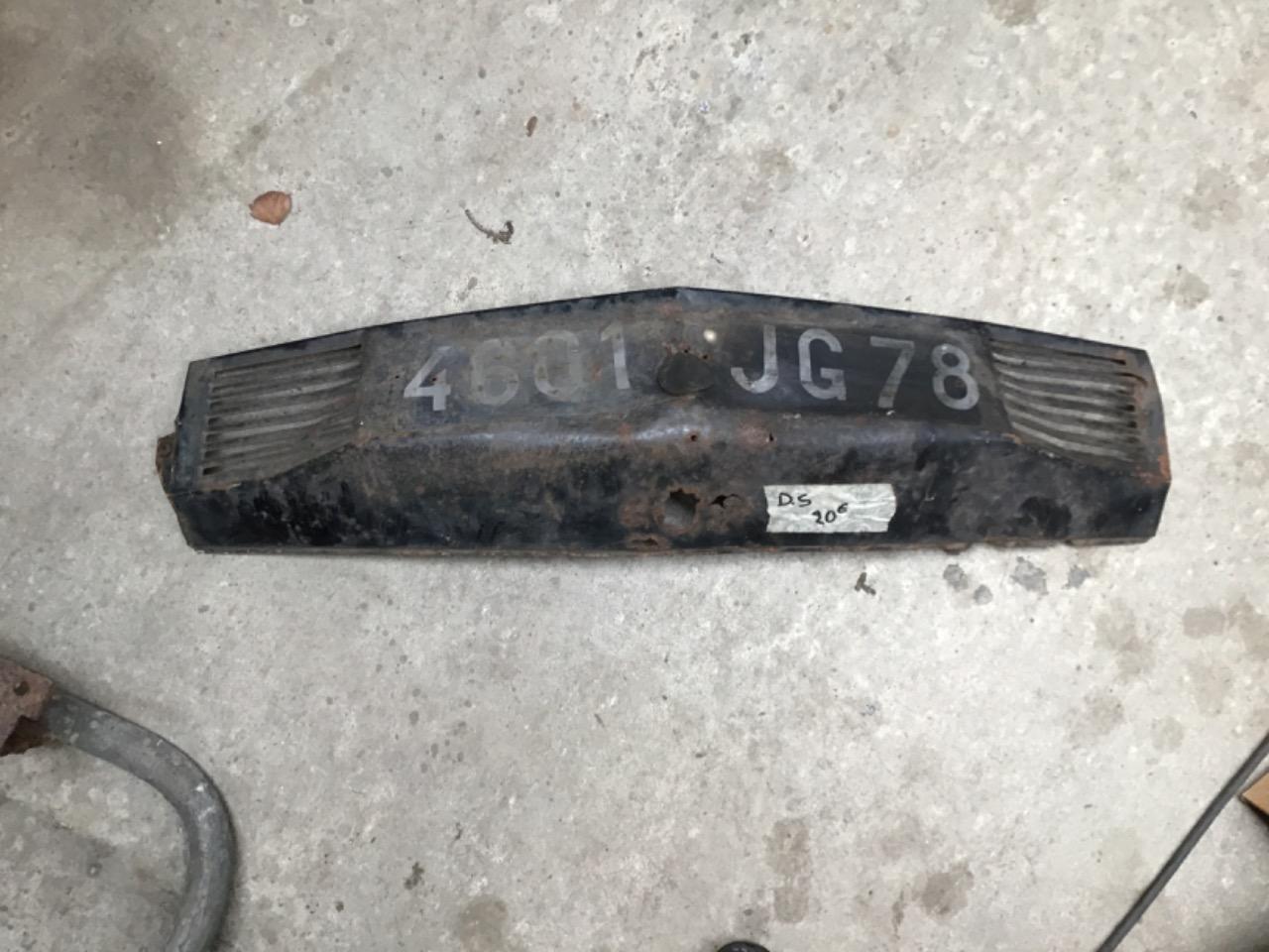SUPPORT PLAQUE IMMATRICULATION CITROEN DS LesAnciennes.com