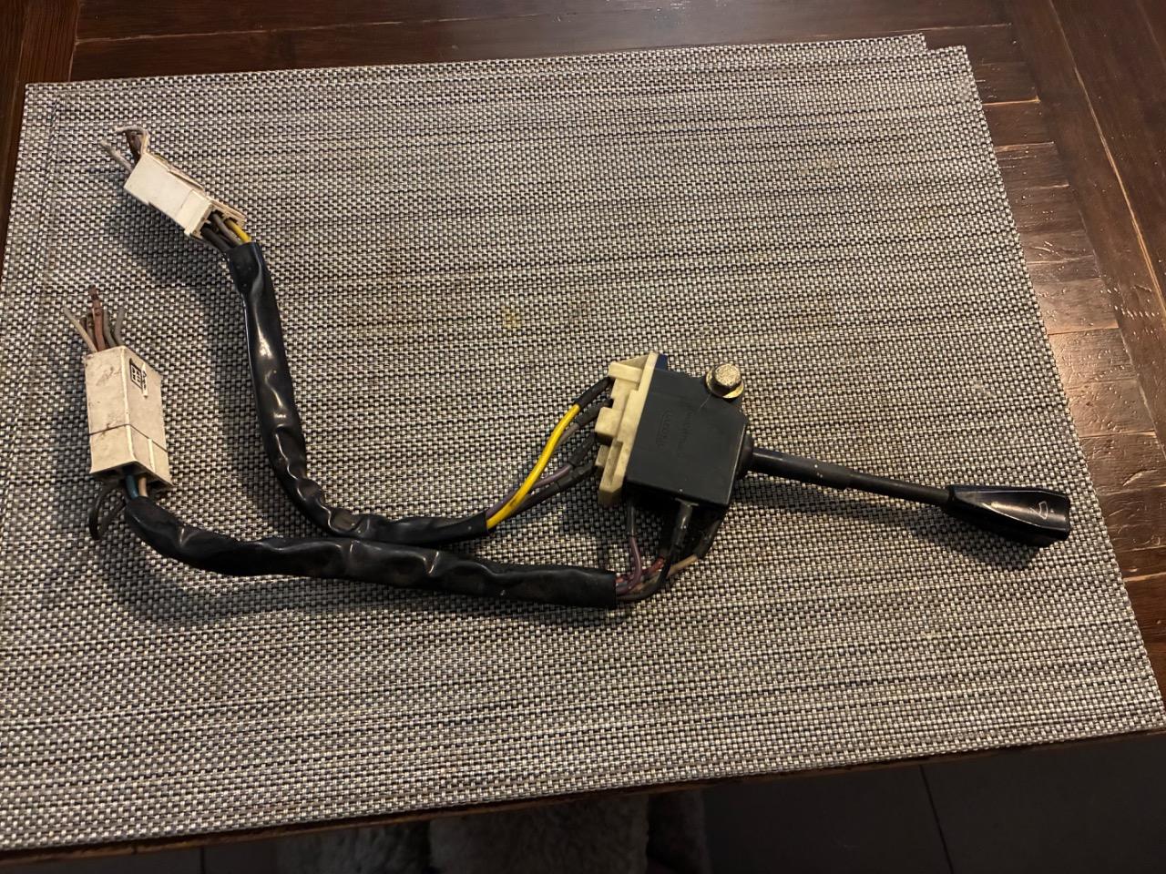 Commodo essuie glace PEUGEOT 604 LesAnciennes.com