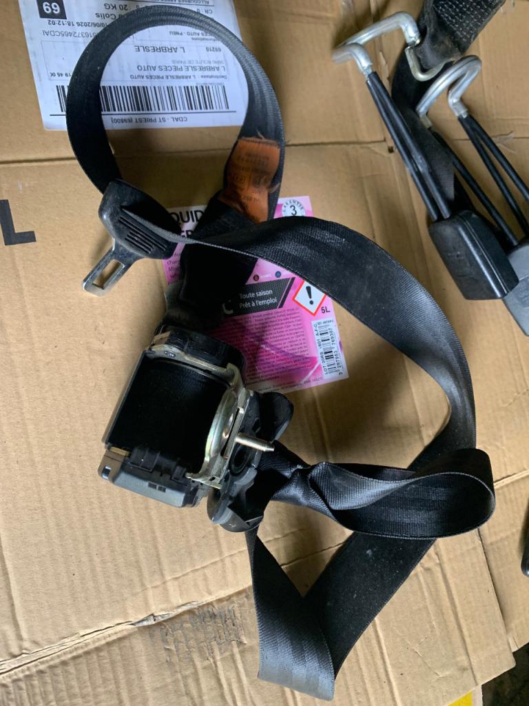 Ceinture sécurité arriéré droite VOLKSWAGEN Golf 3 LesAnciennes.com