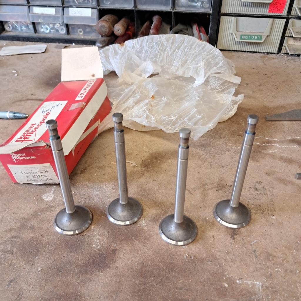 4 soupapes SKODA 105 / 120 32,2x 7,5mm LesAnciennes.com