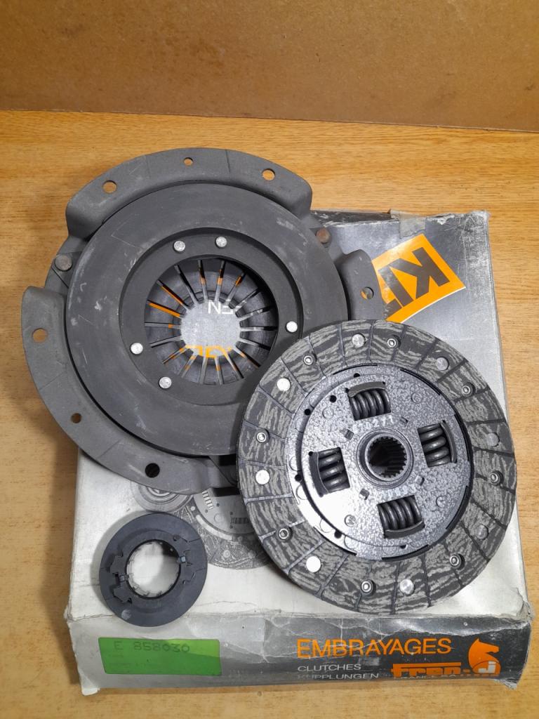 Kit Embrayage Ford Escort MKI 1300cc LesAnciennes.com