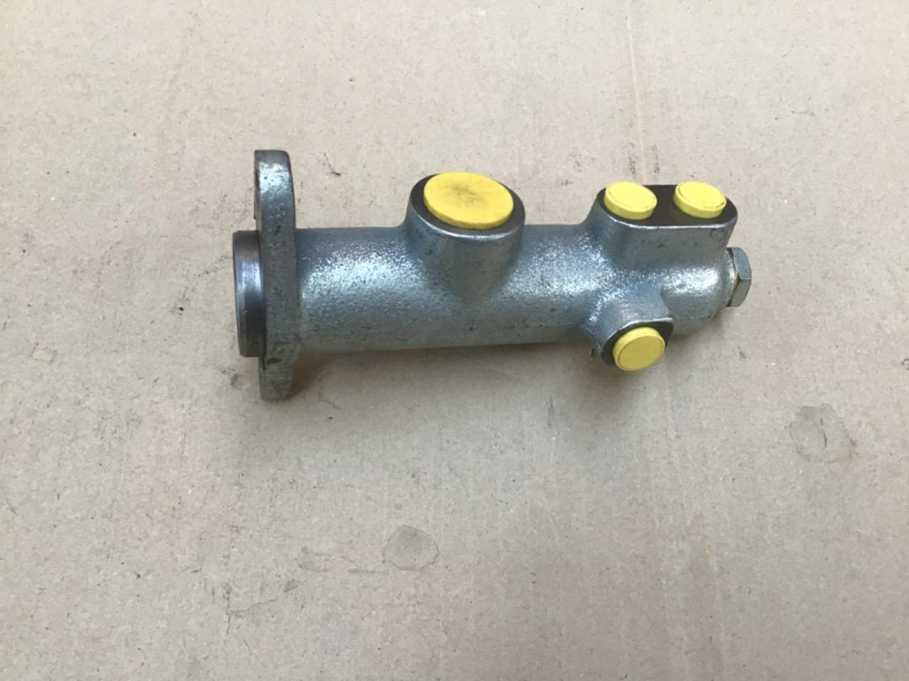 MAITRE CYLINDRE RENAULT 6 (R6) R4. R5 LesAnciennes.com