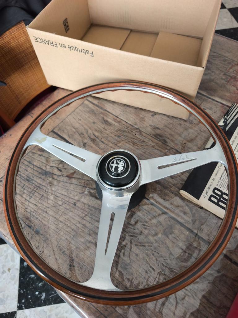 Volant Nardi de 1967 alfa Romeo sprint SS Giulia LesAnciennes.com