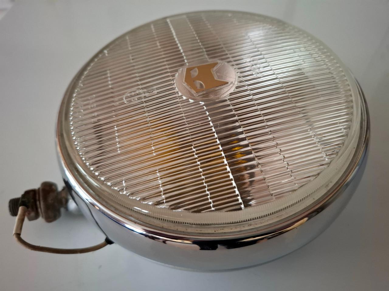 Phare SEV Marchal antibrouillard RENAULT 8 (R8) S  LesAnciennes.com