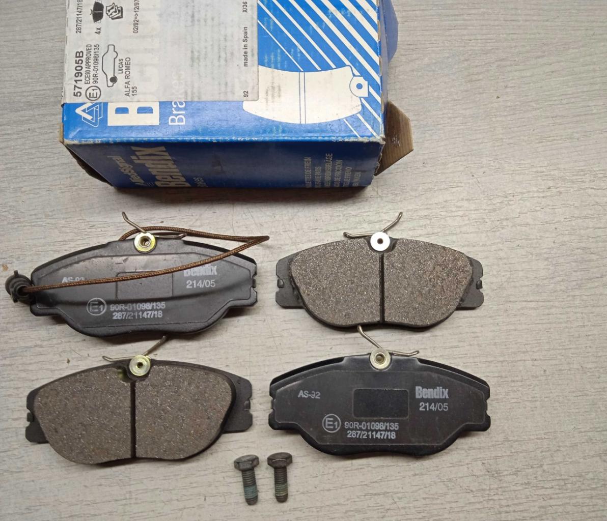 571905B PLAQUETTES DE FREIN AVANT ALFA ROMEO 155 LesAnciennes.com