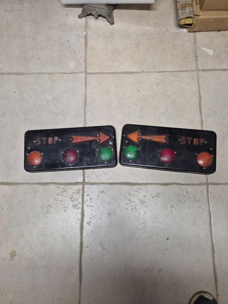 Feux DELAHAYE 163 LesAnciennes.com