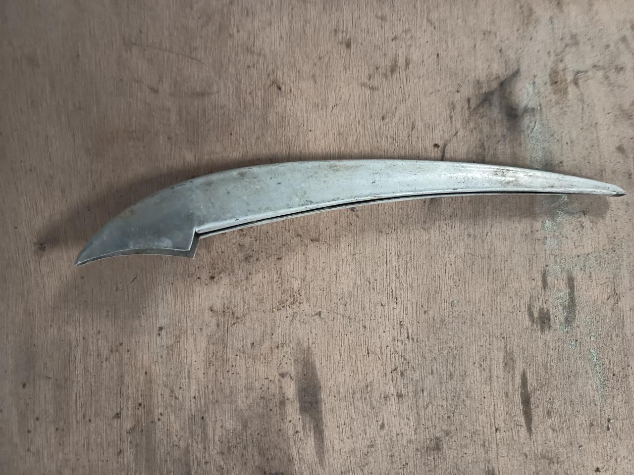 Enjoliveur de phare LesAnciennes.com