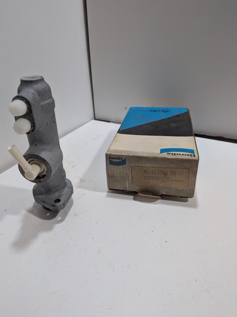 Maitre cylindre Talbot 1301 1501 bendix 611352 neu LesAnciennes.com