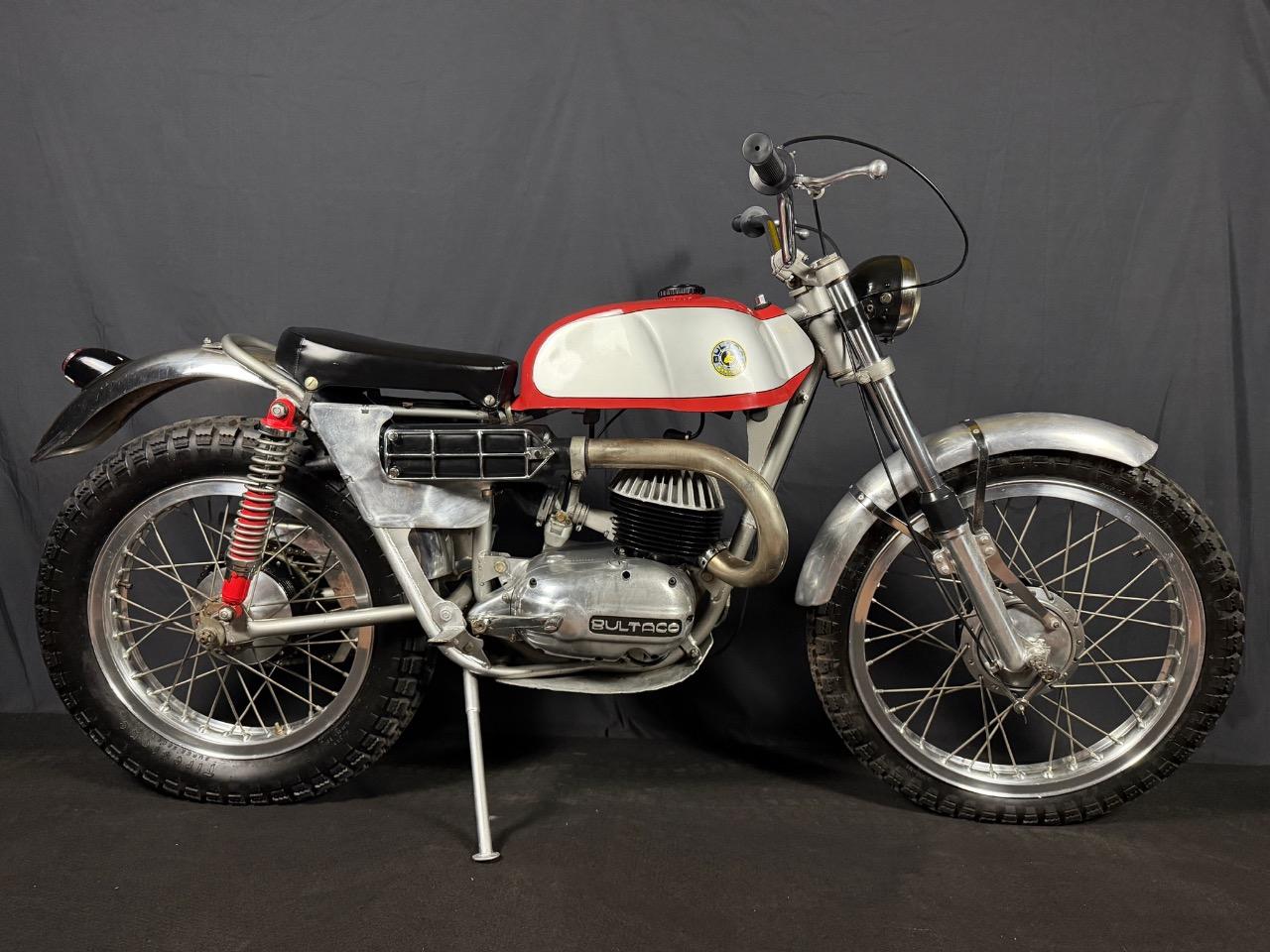BULTACO Sherpa T 250 - Sammy Miller - 1967 LesAnciennes.com