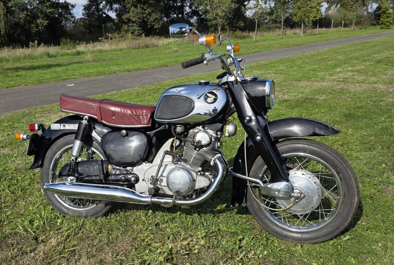 1960 Honda Dream 305 LesAnciennes.com