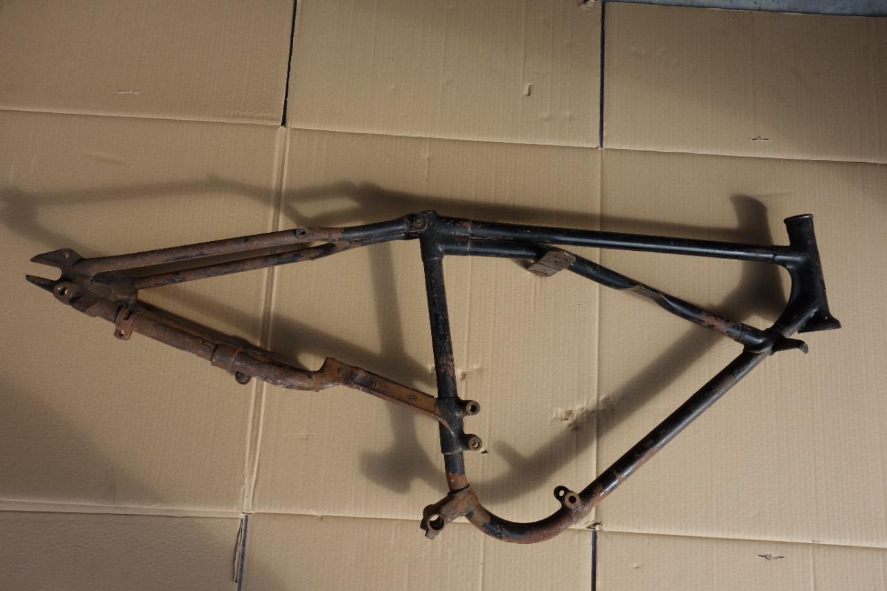 Cadre pour Magnat Debon ALG de 1932 LesAnciennes.com