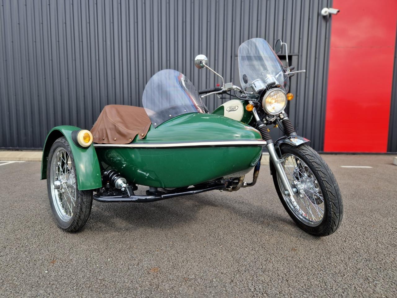 MASH 400 Family Side - 2017 LesAnciennes.com