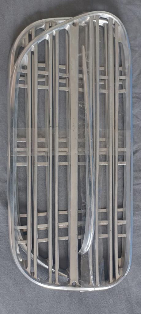 Calandres complète VOLVO Amazon 122S LesAnciennes.com