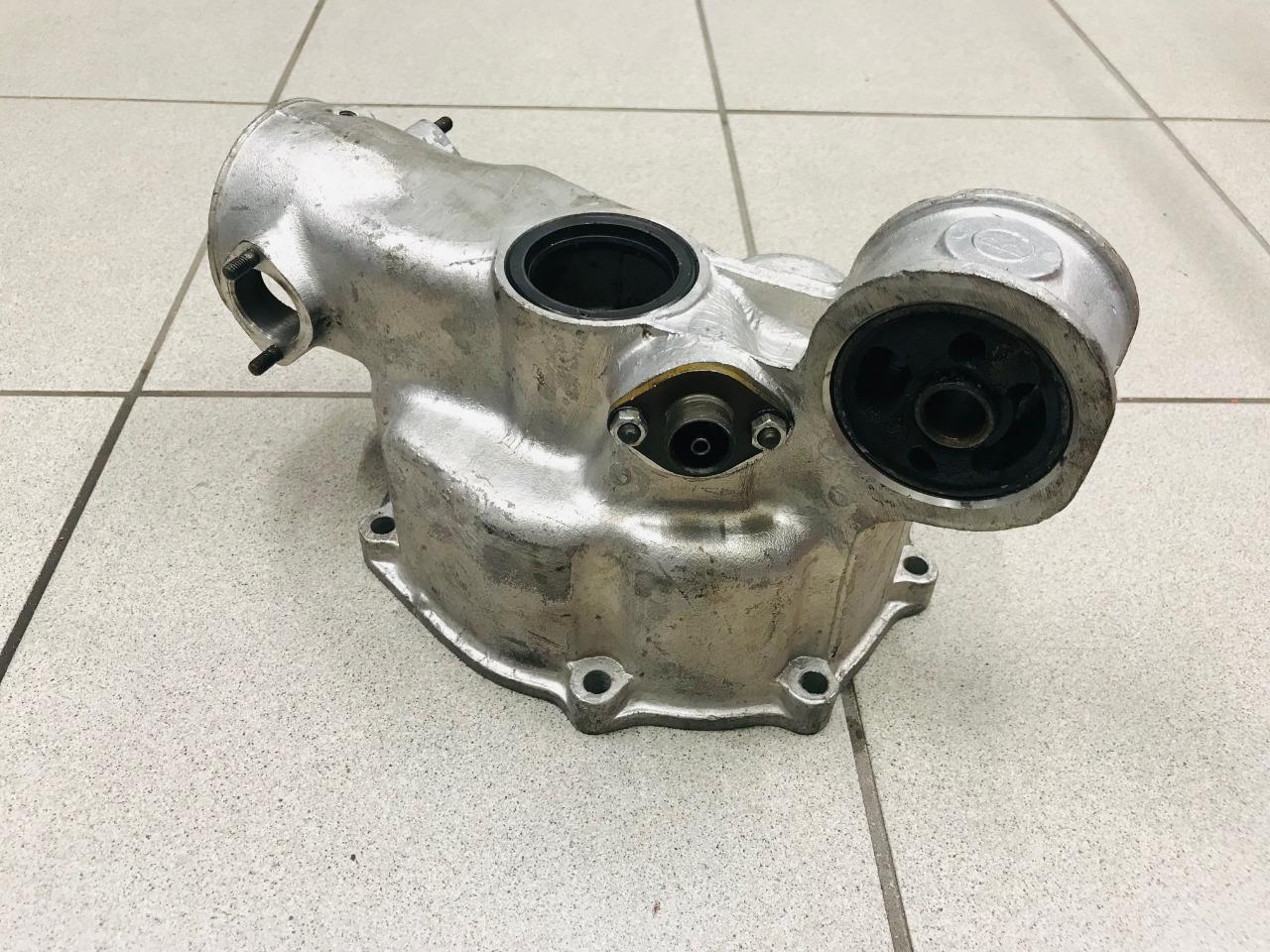 Cloche de boite de vitesse Alfa Romeo Typ 105 LesAnciennes.com