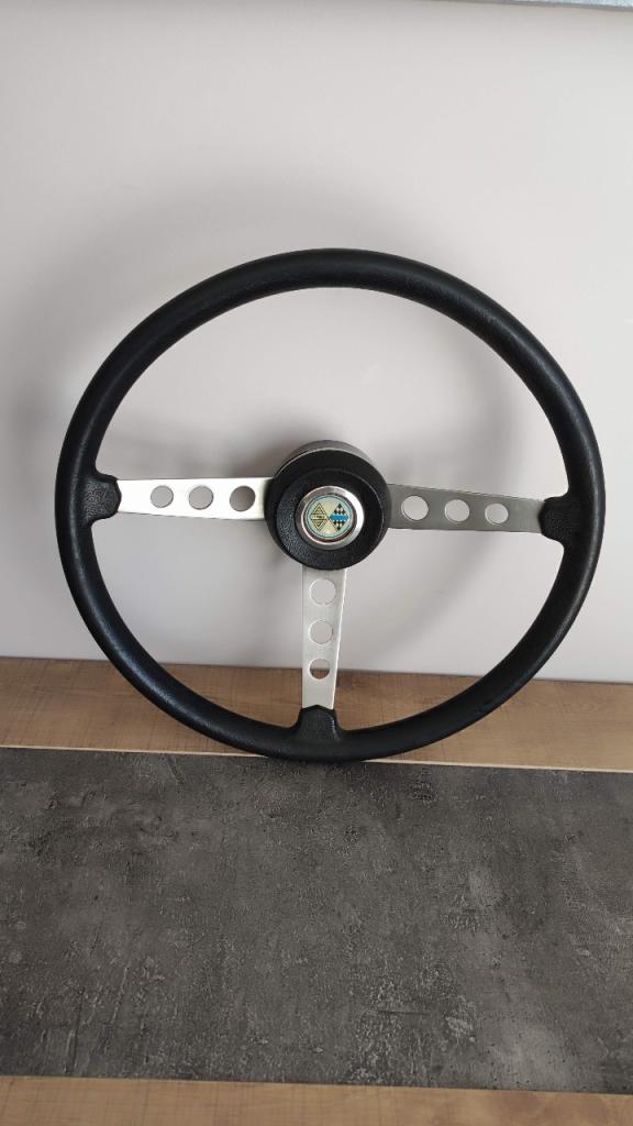 Rare volant d'origine Quillery complet LesAnciennes.com