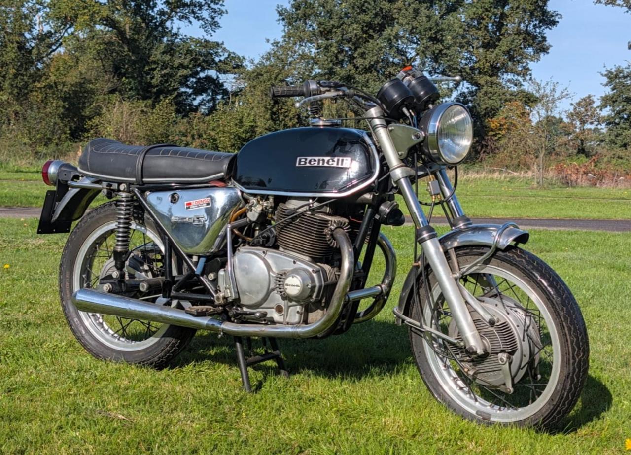 1972 Benelli 650 Tornado early model LesAnciennes.com