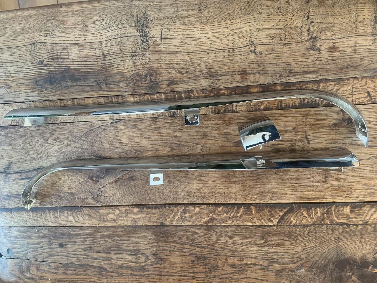 Moustaches calandre SIMCA Aronde 90A LesAnciennes.com