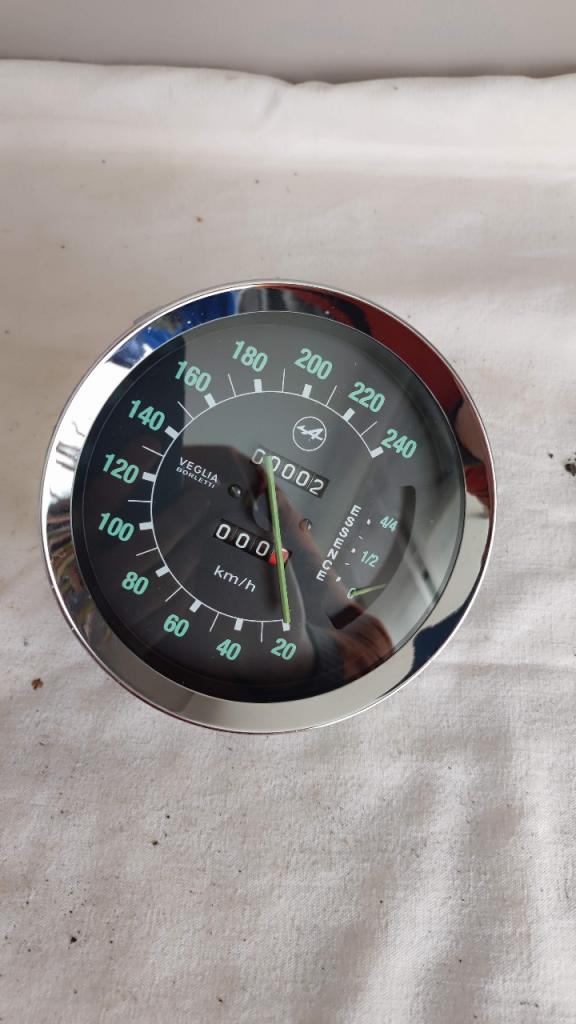 Compteur kilométrique Alpine A110 LesAnciennes.com