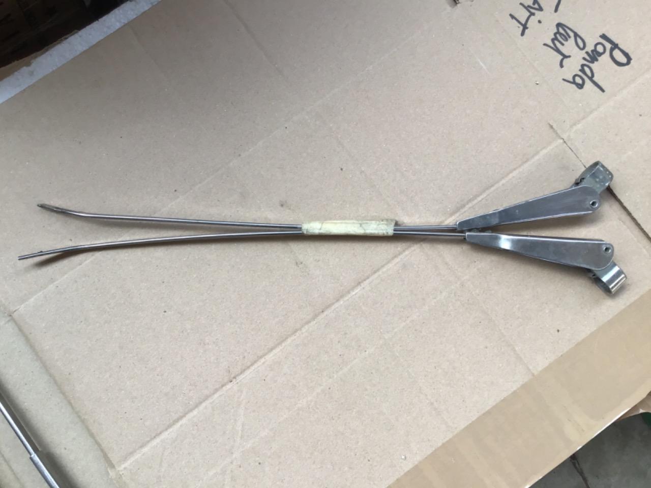 BRAS D’ESSUIE GLACE CHROMÉS SIMCA 1301/1501/ LesAnciennes.com