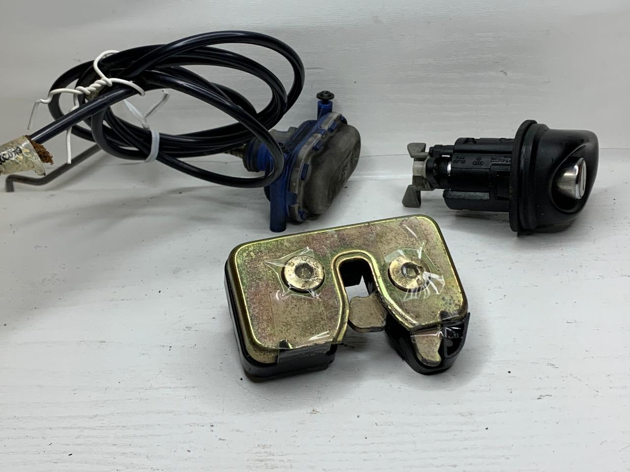 Serrure coffre SEAT IBIZA II 1998 LesAnciennes.com