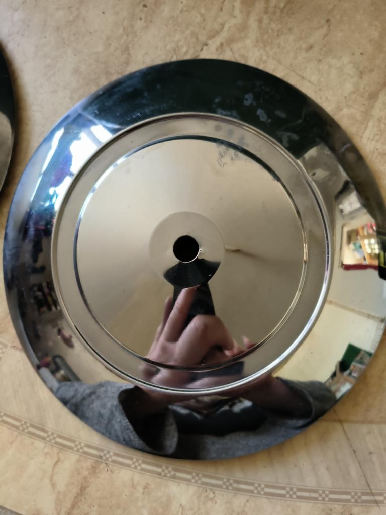 2 d’enjoliveur inox anciens accessoires d’époque LesAnciennes.com