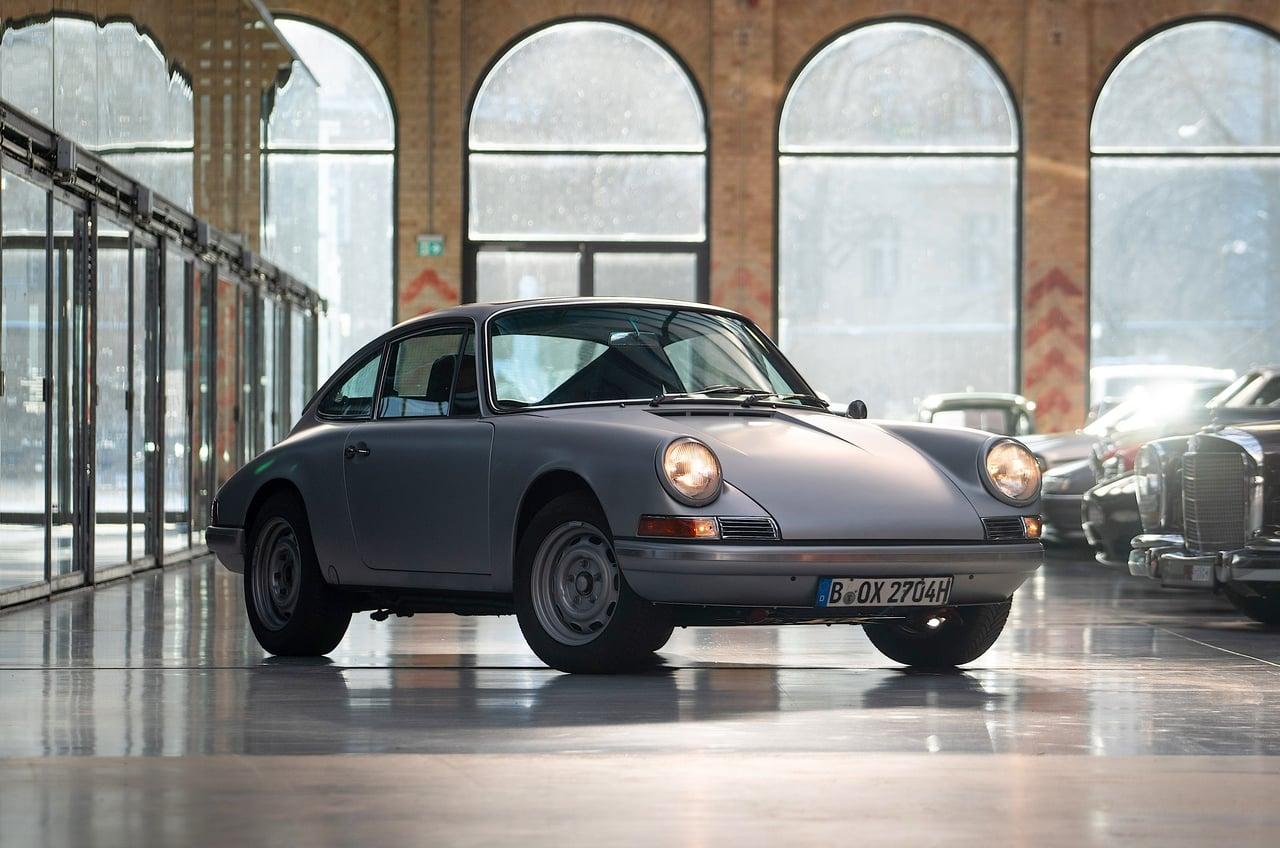 1983 Porsche 911 Carrera 3.2 Backdate Coupé LesAnciennes.com