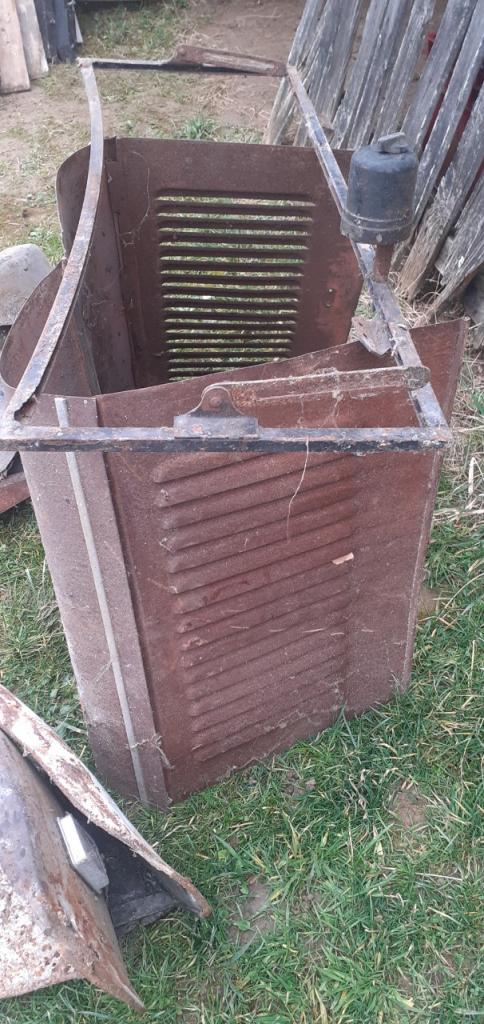 Lot de pièces ROSENGART LR2 LesAnciennes.com