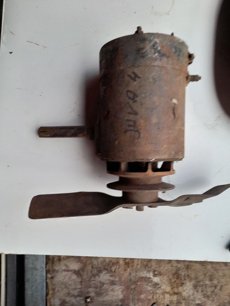 Dynamo RENAULT Juvaquatre LesAnciennes.com